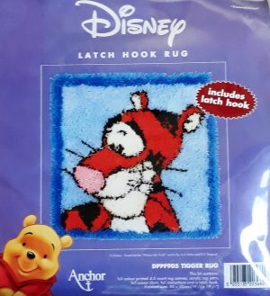 AANBIEDING DISNEY KNOOPPAKKET ( SMYRNA) KLEEDJE , TEIGERTJE